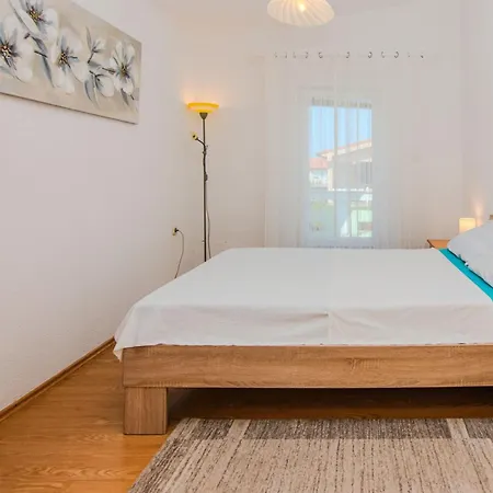 By The Sea - 24741 * Vir